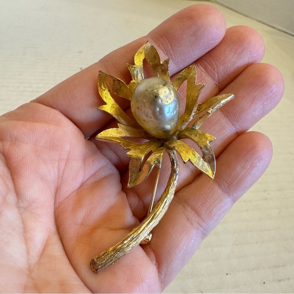 Vintage Signed BSK Brooch Flower with Large Faux Pearl Gold Tone Pin Jeweler